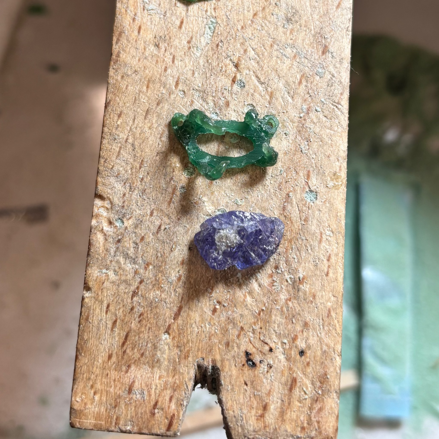 raw tanzanite and its wax setting