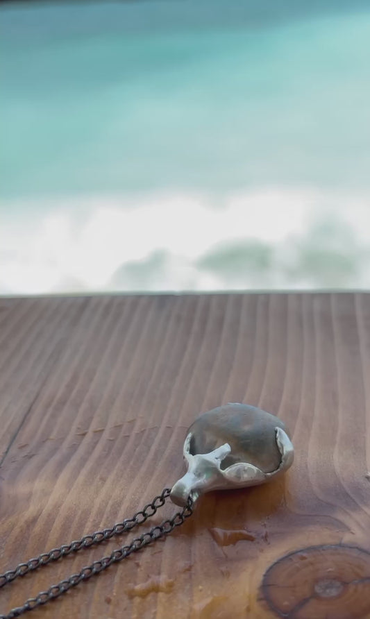 Ba7r pendant necklace video preview, silver and beach stone, handmade 7ajra jewelry.