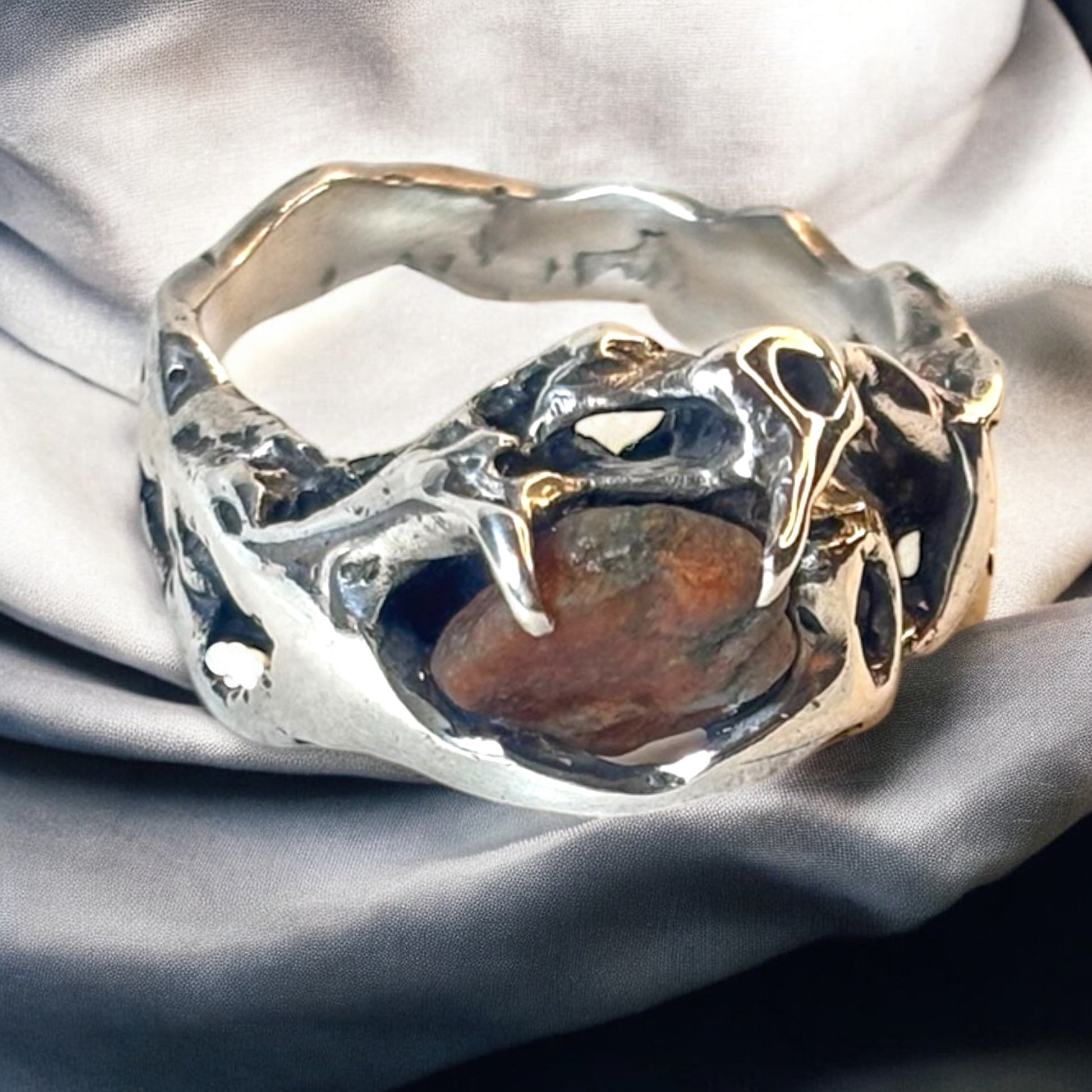 Close-up of Clessidera ring's sculpted silver detailing