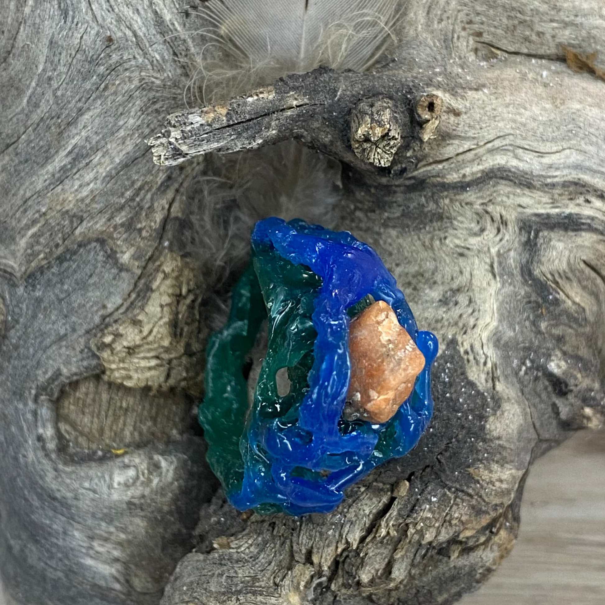 Clessidera ring detail, showing claw construction