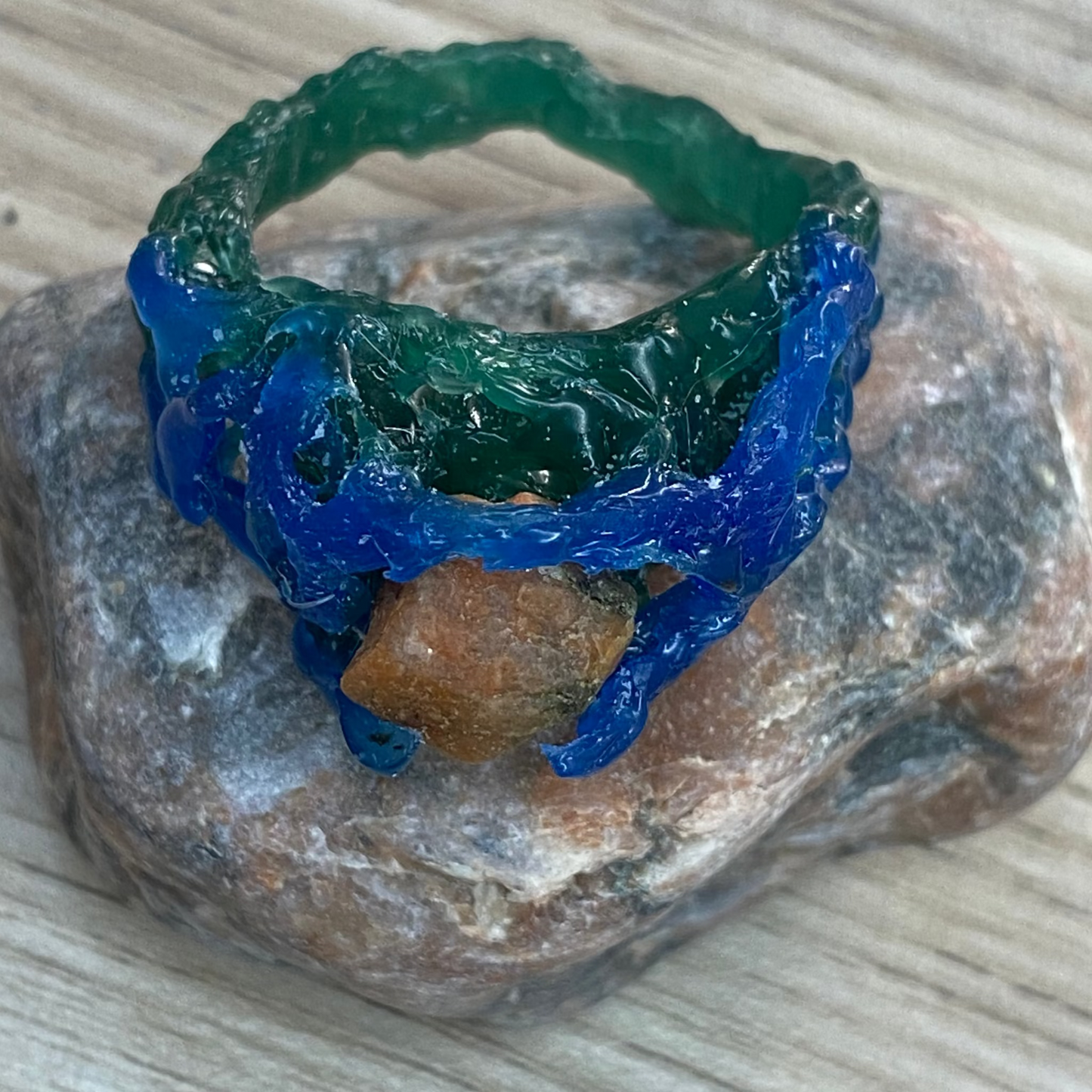 Clessidera ring detail, showing claw construction
