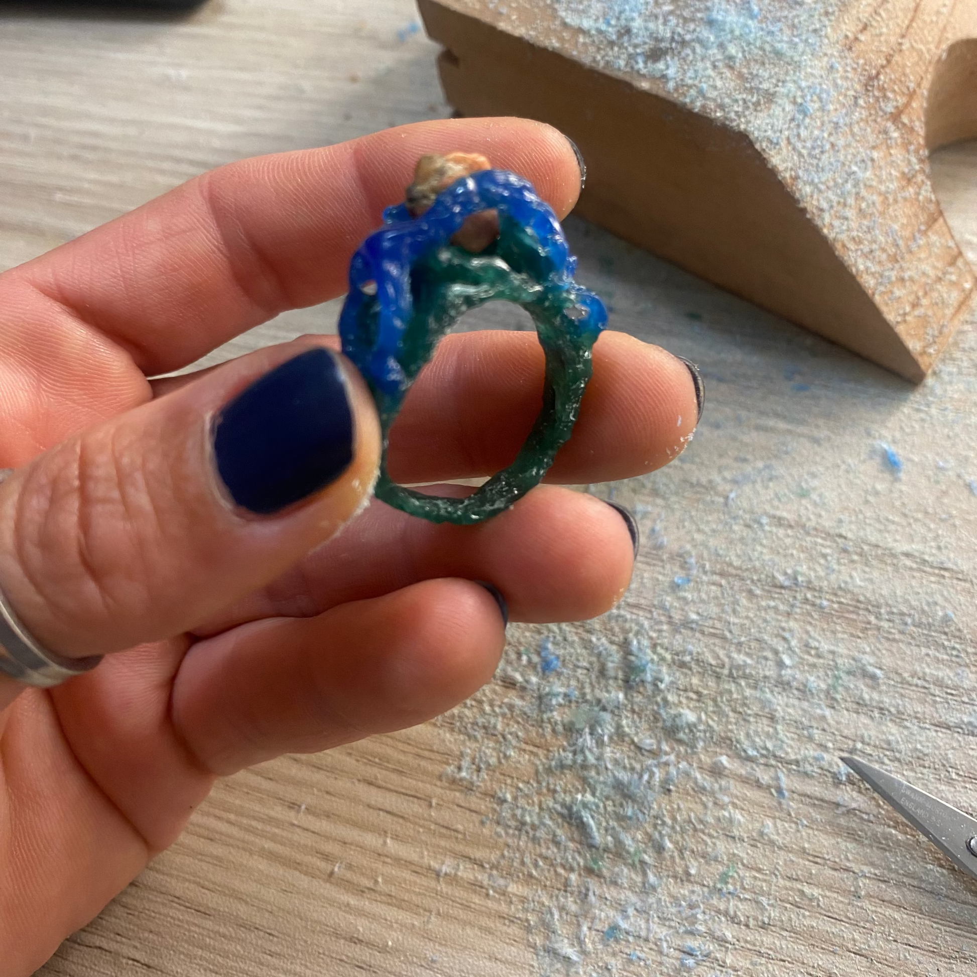Clessidera ring sin wax shown during the photography session